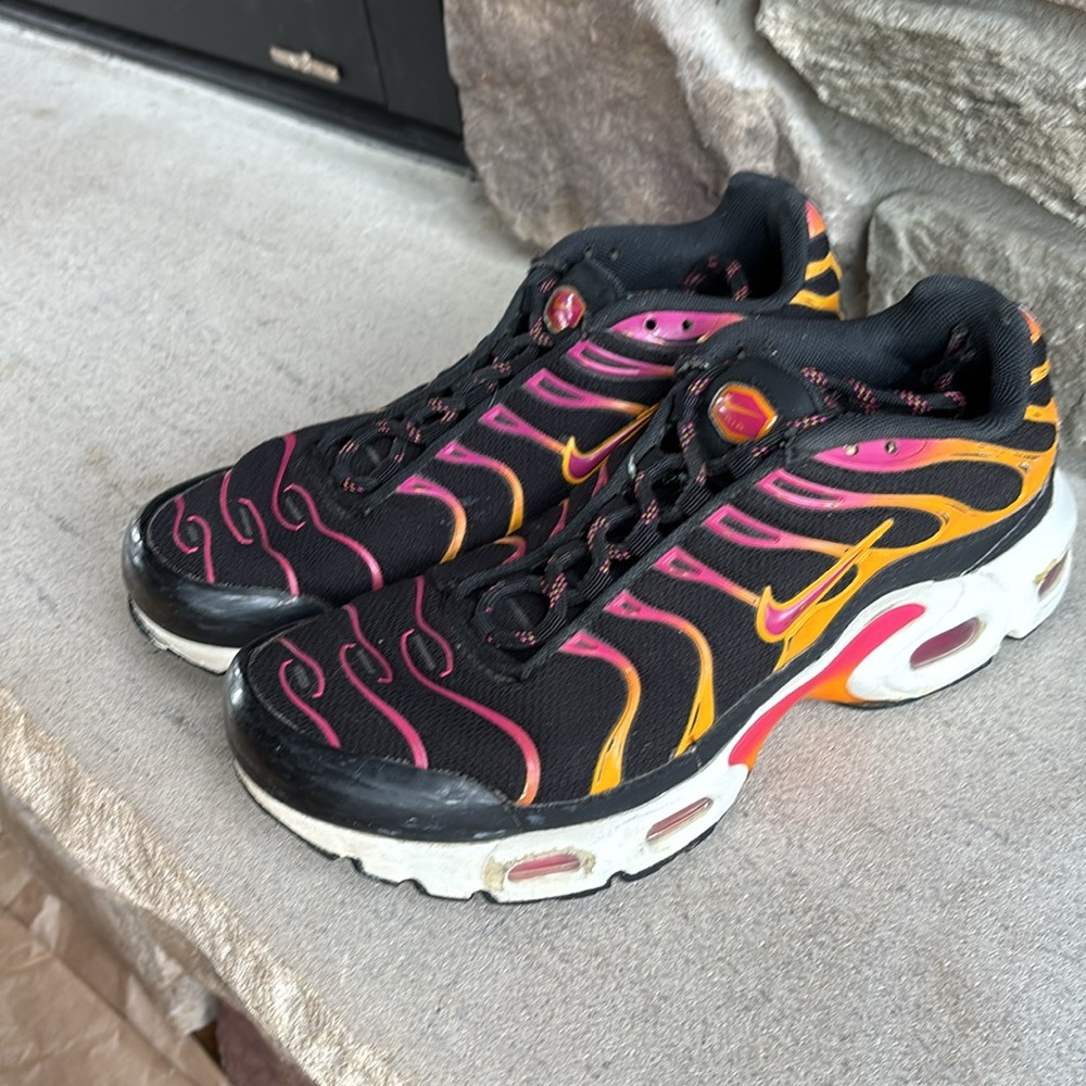 Nike Air Max Plus GS Black Active Pink 6Y